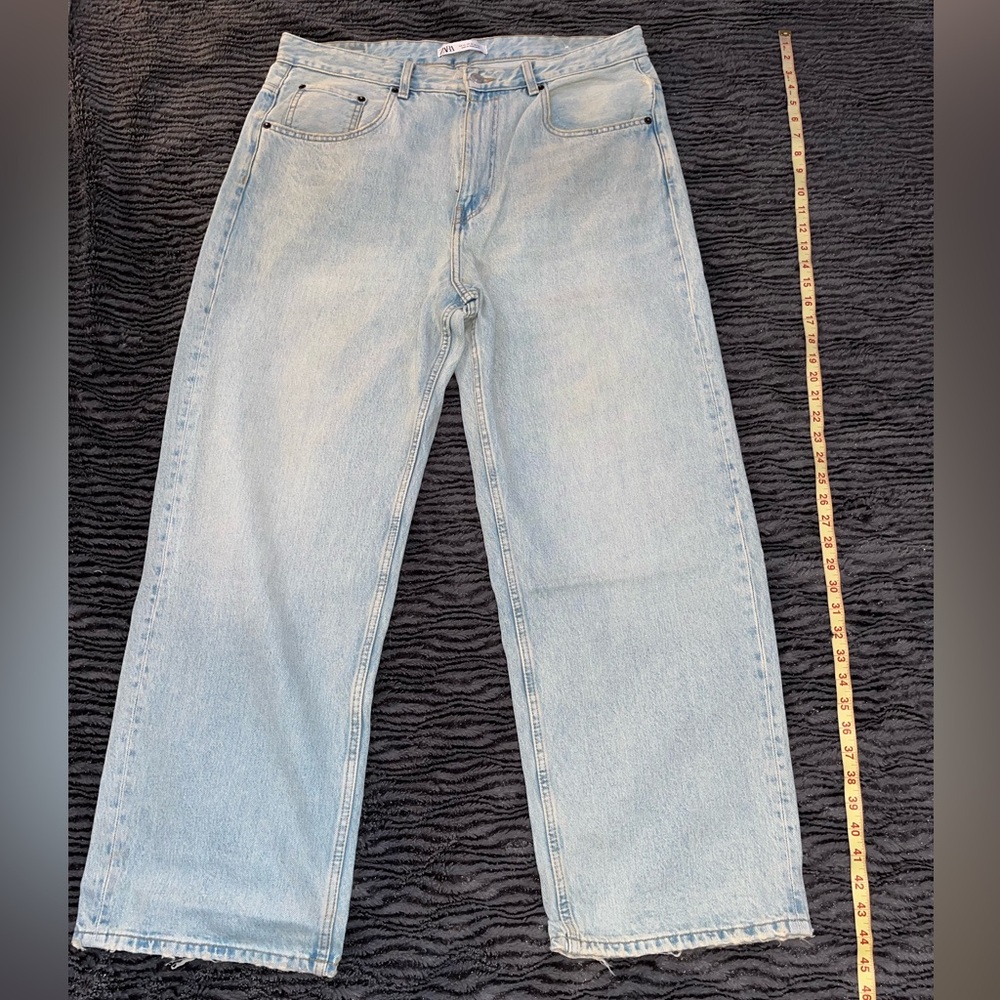 Zara Men's Relaxed Fit Jeans in Light Blue